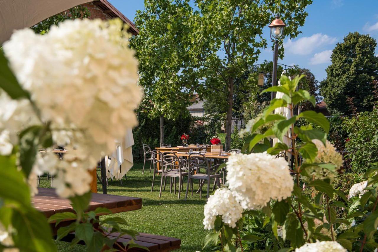 La Tenuta Di Santo Stefano Agri Resort & Spa Fossano Bagian luar foto